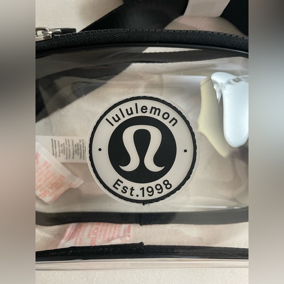 Lululemon NWT Everywhere Belt Bag 1L Clear Black perfect for concerts - Picture 9 of 9